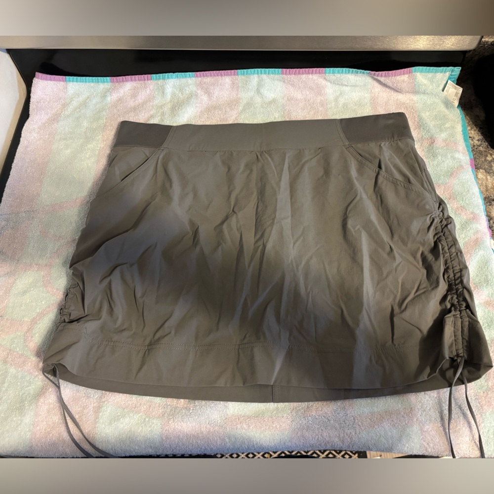 Women’s Olive Gray Columbia Athletic Skort with Side Drawstrings